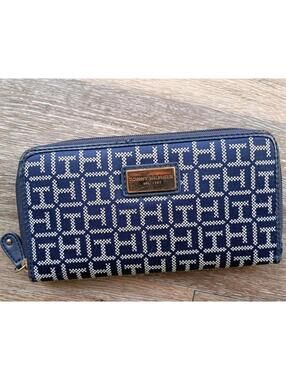 Tommy Hilfiger Blue Wrap Around Zippered Women's Wallet